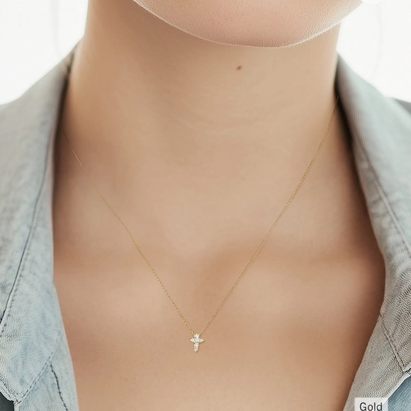 NWT Roberto Coin Tiny Treasures 0.11 TCW Diamond 18kGold Cross Pendant Necklace - Picture 2 of 9